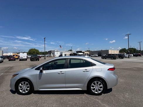 Used 2024 Toyota Corolla LE FWD image 6