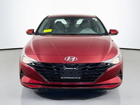 Used 2023 Hyundai Elantra SEL w/ Preferred Accessory Package FWD image 9
