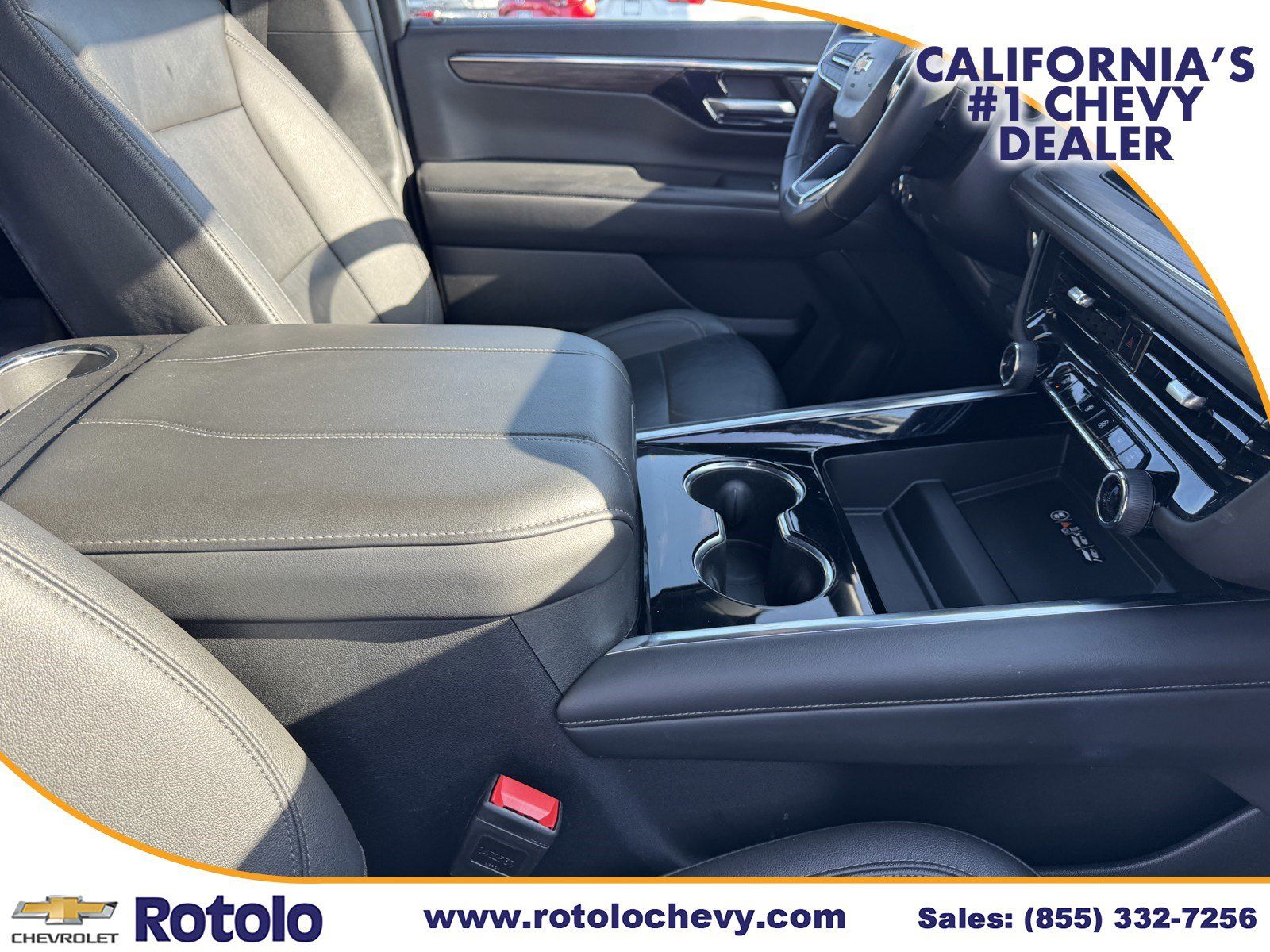 Used 2025 Chevrolet Suburban LT RWD image 8
