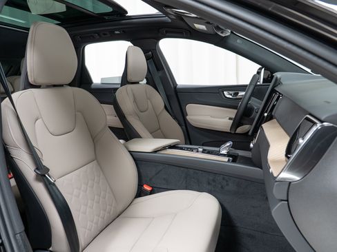 New 2026 Volvo XC60 T8 Plus w/ Protection Package Premier image 22