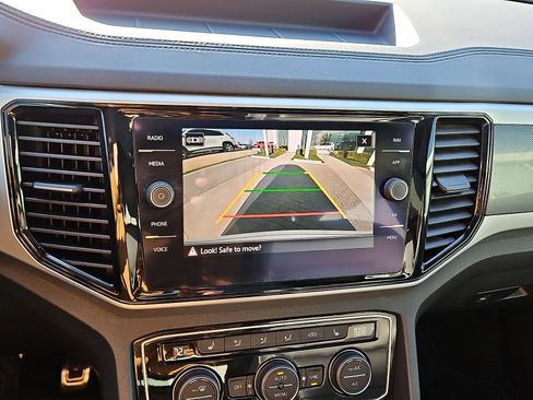 Certified 2022 Volkswagen Atlas Cross Sport SEL R-Line w/ Cross Sport MDO Package image 16