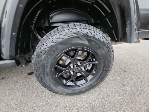 Used 2024 Jeep Gladiator Willys image 36