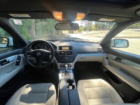 Used 2009 Mercedes-Benz C 300 Sedan image 13