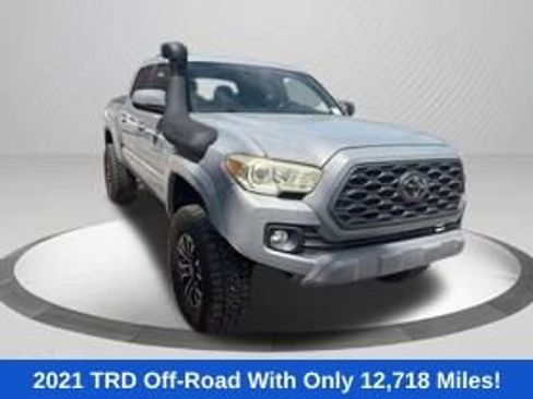 Used 2021 Toyota Tacoma TRD Off-Road AWD/4WD image 3