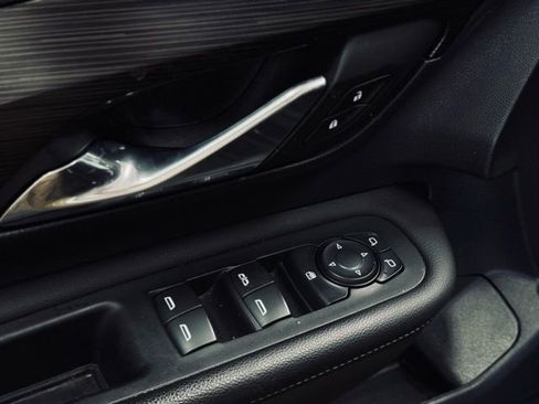 Used 2022 GMC Terrain SLE w/ Driver Convenience Package image 12