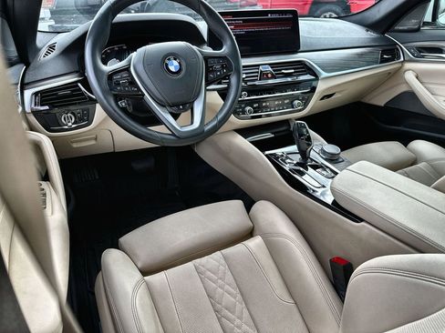 Used 2023 BMW 530i w/ Premium Package image 18