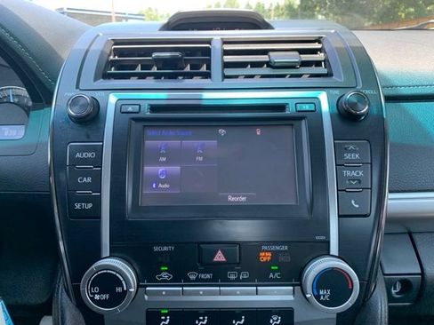 Used 2014 Toyota Camry SE FWD image 17