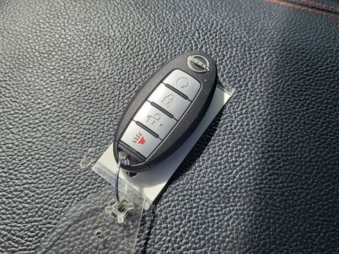 Used 2024 Nissan Titan PRO-4X w/ Pro-4x Convenience Package AWD/4WD image 27