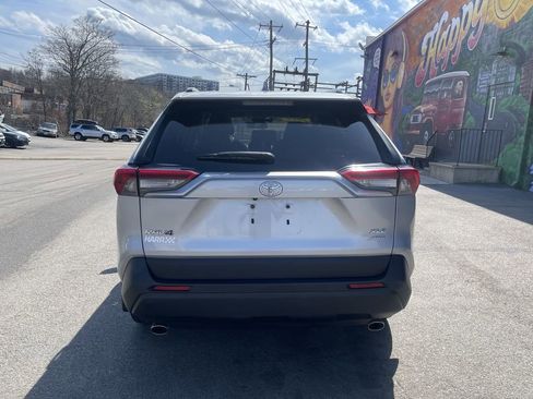 Used 2019 Toyota RAV4 XLE w/ Convenience Package image 4