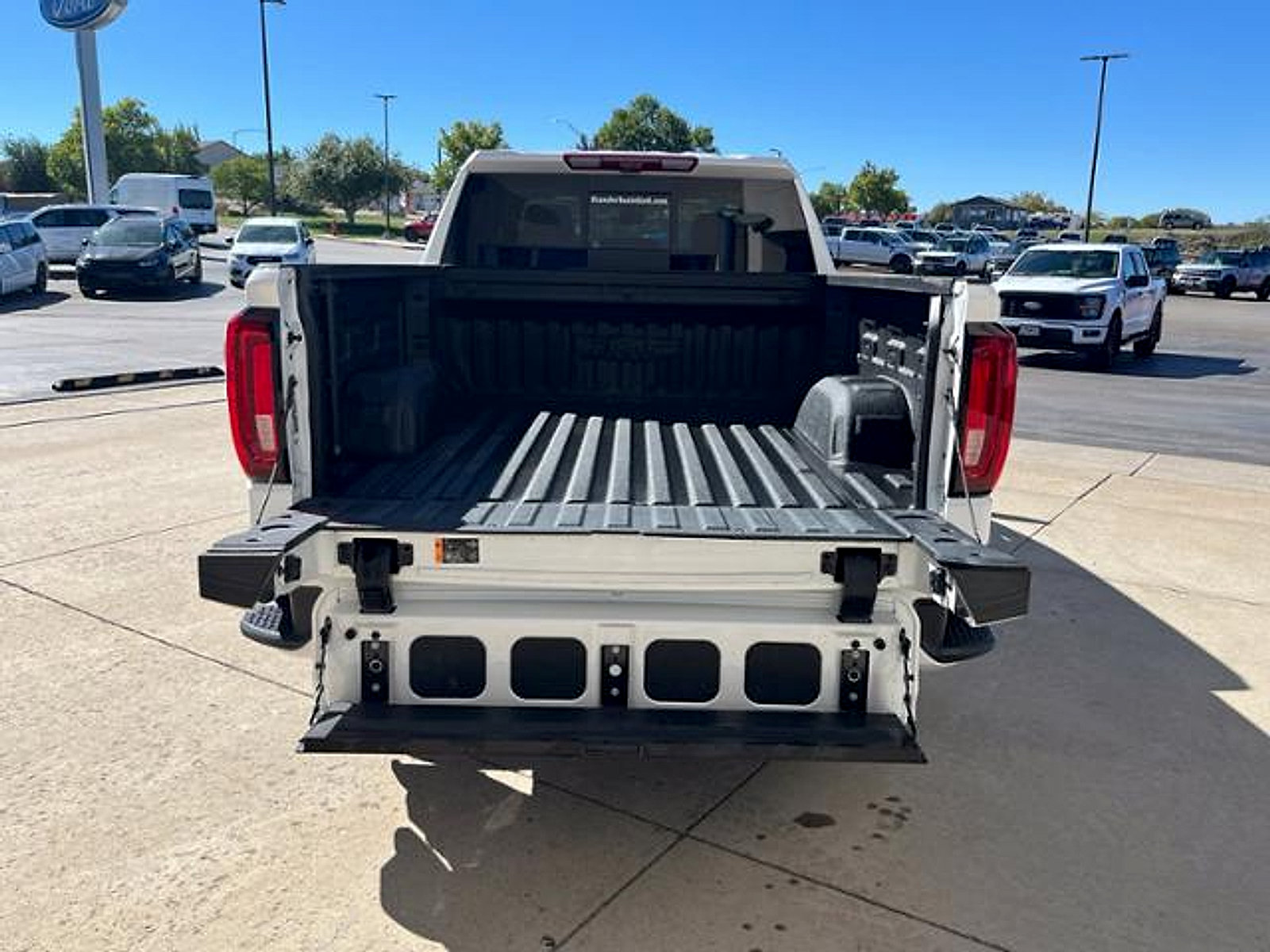 Used 2025 GMC Sierra 1500 Denali w/ Denali Reserve Package AWD/4WD image 6