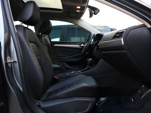 Used 2021 Volkswagen Jetta SE image 40