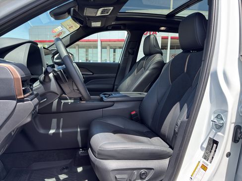 Certified 2026 Toyota Grand Highlander AWD Hybrid image 10