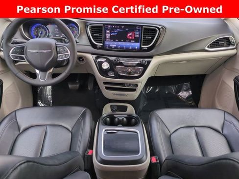 Used 2024 Chrysler Pacifica Touring-L image 15