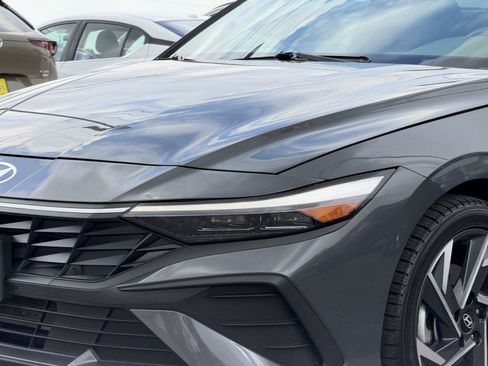 Used 2025 Hyundai Elantra Sport FWD image 9