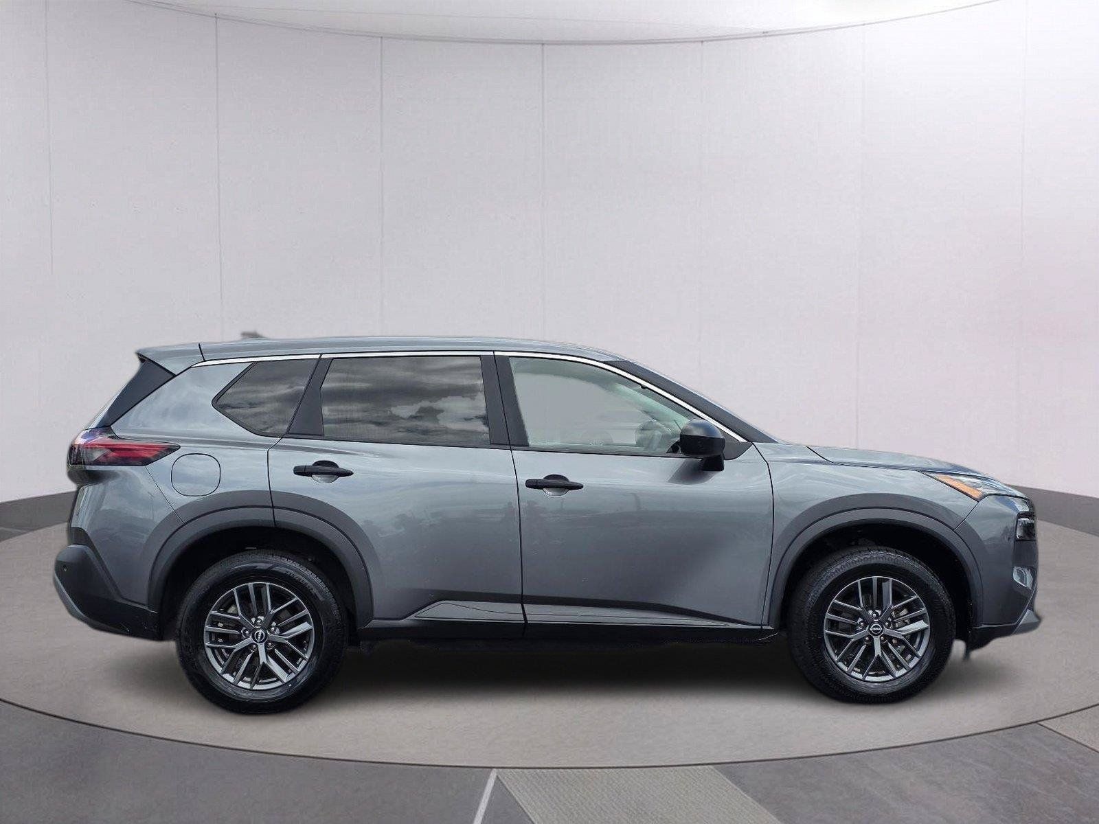 Used 2023 Nissan Rogue S FWD image 4
