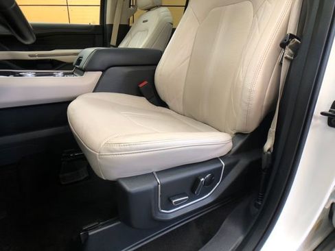 Certified 2023 Ford Expedition Platinum image 11