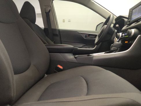 Used 2020 Toyota RAV4 LE AWD/4WD image 21