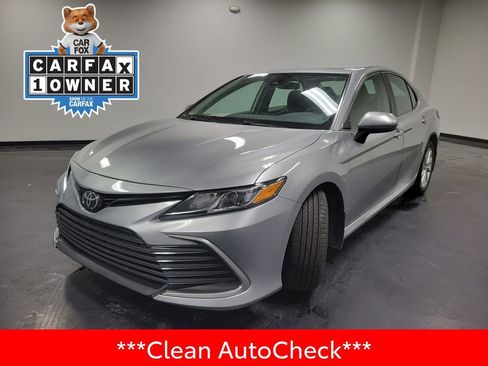 Used 2023 Toyota Camry LE image 4