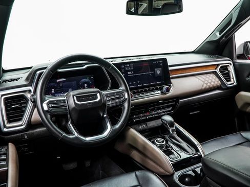 Used 2024 GMC Canyon Denali image 5