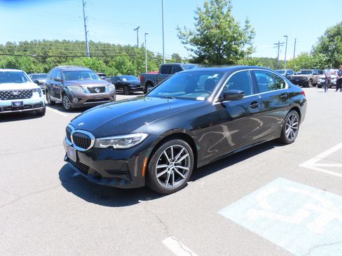 Used 2022 BMW 330i xDrive Sedan w/ Driving Assistance Package AWD/4WD image 3