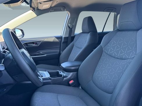 Used 2024 Toyota RAV4 XLE AWD/4WD image 28