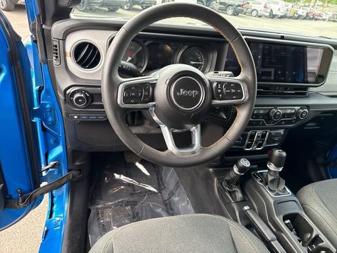 Used 2024 Jeep Wrangler Unlimited Sahara AWD/4WD image 17