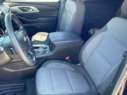 Used 2022 Chevrolet Traverse LT FWD image 11