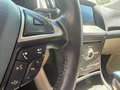 Used 2018 Ford Edge Titanium w/ Technology Package FWD image 19