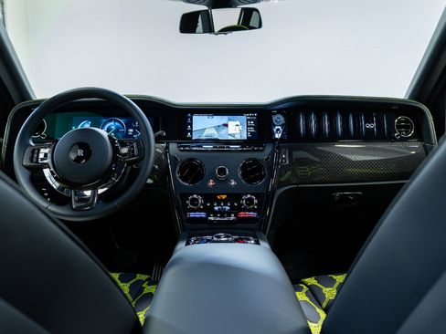 Used 2025 Rolls-Royce Cullinan Black Badge image 24