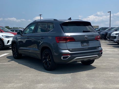 Certified 2023 Volkswagen Taos SE w/ Black Wheel Package FWD image 4