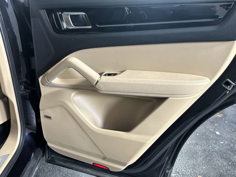 Used 2019 Porsche Cayenne image 36