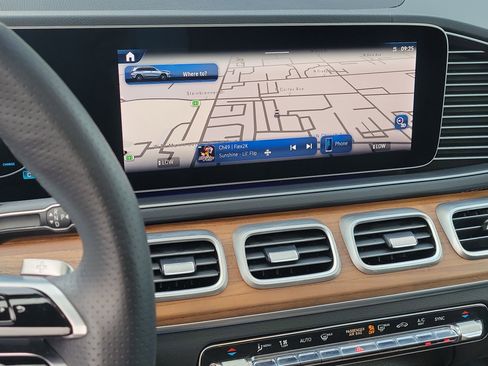 Certified 2025 Mercedes-Benz GLS 450 4MATIC image 28