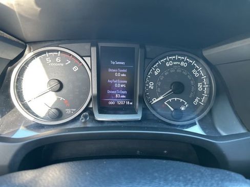 Used 2019 Toyota Tacoma TRD Sport image 11