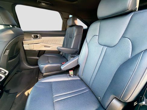 Used 2022 Kia Sorento SX Prestige w/ Panoramic Sunroof Package image 21