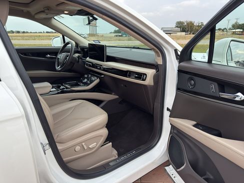 Used 2022 Lincoln Nautilus Reserve w/ Equipment Group 201A image 11