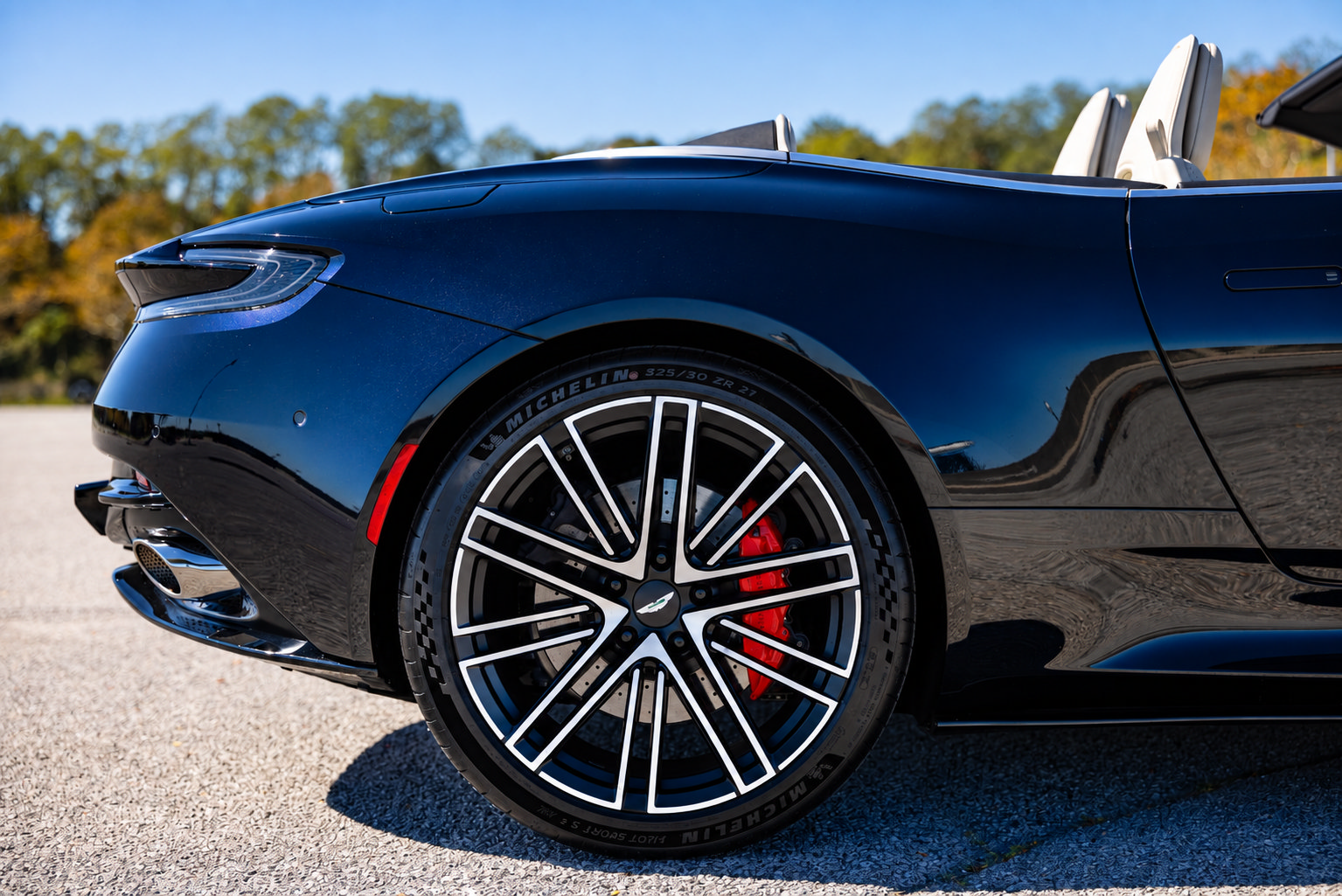 Used 2024 Aston Martin DB12 Convertible RWD image 20
