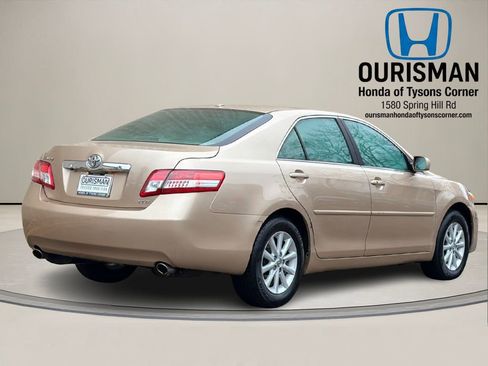 Used 2010 Toyota Camry XLE image 3