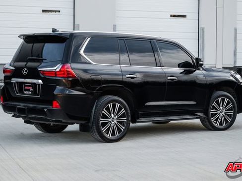 Used 2021 Lexus LX 570 4WD w/ Luxury Package image 3