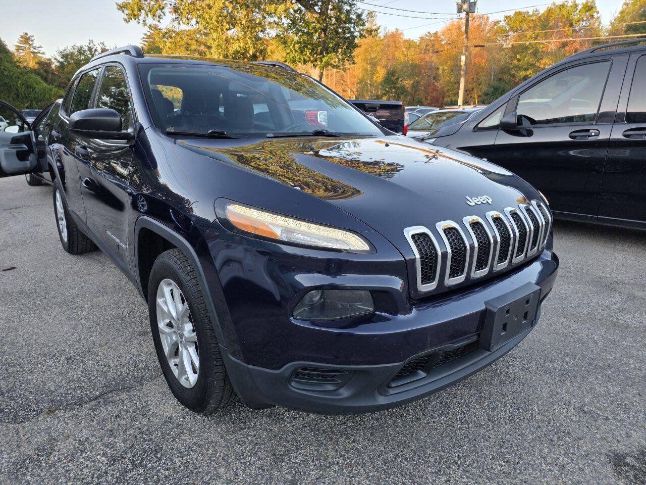 Used 2015 Jeep Cherokee Sport w/ Cold Weather Group AWD/4WD image 8