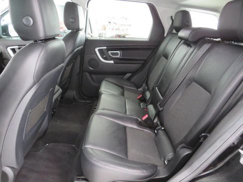 Used 2018 Land Rover Discovery Sport SE image 13