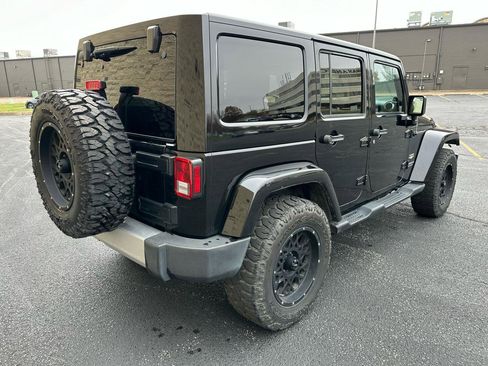 Used 2014 Jeep Wrangler Unlimited Sahara w/ Dual Top Group AWD/4WD image 5