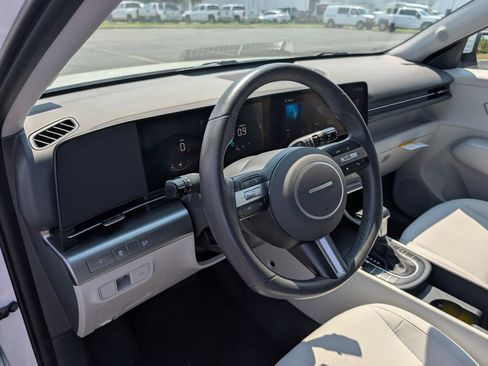 Used 2025 Hyundai Kona SEL FWD image 18