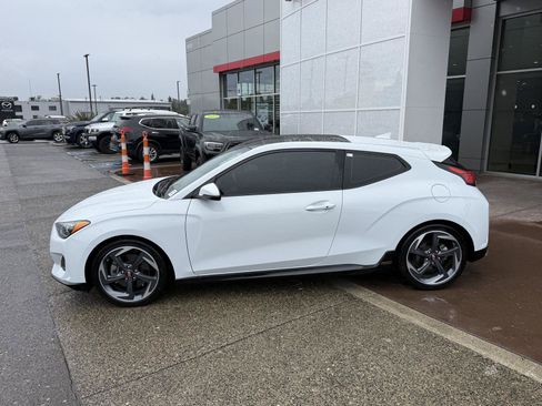 Used 2020 Hyundai Veloster Turbo FWD image 3