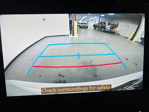 Used 2025 Toyota Highlander XLE image 22