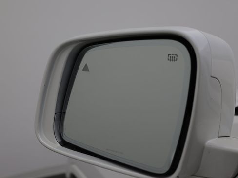 Used 2020 Jeep Grand Cherokee Overland RWD image 16