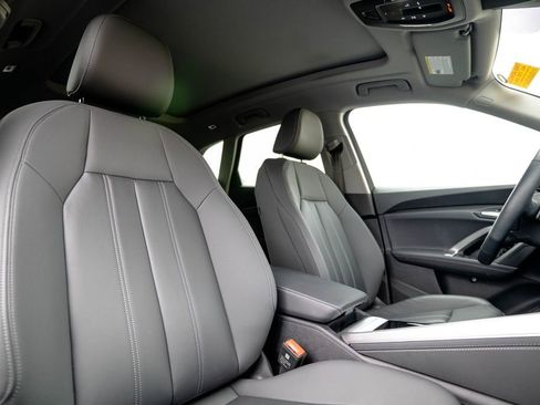 Used 2025 Audi Q5 Premium w/ Convenience Package image 17