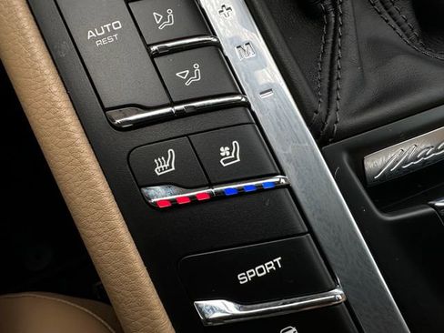 Used 2018 Porsche Macan w/ Premium Package Plus image 33