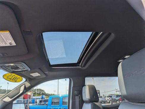 Used 2025 GMC Sierra 1500 AT4 w/ AT4 Premium Package image 14