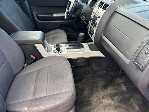 Used 2011 Ford Escape XLT w/ 201A Rapid Spec Order Code FWD image 16