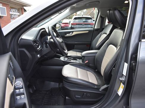 Used 2022 Ford Escape Titanium w/ Titanium Premium Package image 7